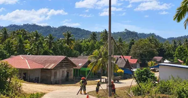 PLN Bangun Jaringan Listrik di Laonti Konawe Selatan Sultra