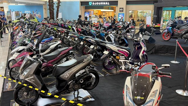Puluhan motor ikut penjuarian di ajang CustoMAXi Yamaha di Makassar. (Dok. Gita/HN)