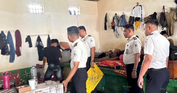 Geledah Hunian Napi, Kalapas Palopo Tegaskan Pengawasan Makin Diperketat
