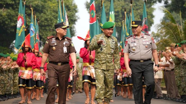 Kapolda Sulsel Dikukuhkan sebagai Warga Kehormatan Kodam Hasanuddin