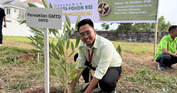 Dukung Gerakan Sejuta Pohon, GMTD Tanam 50 Tabebuya di Kawasan Tanjung Bunga