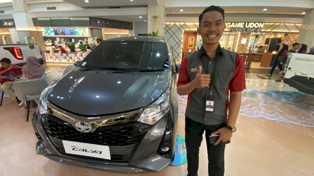 Sales Executive Kalla Toyota Cokroaminoto, Agustono. (Dok. Gita/HN)
