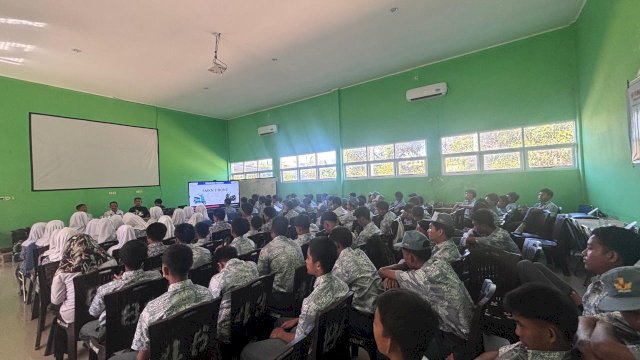 Sebanyak 150 siswa SMKN 2 Bone mengikuti edukasi teknologi sepeda motor Yamaha. (Dok. Yamaha)