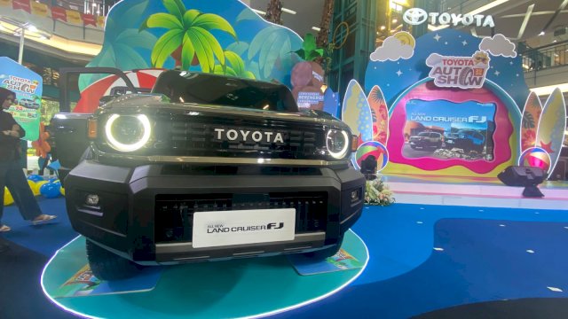 Kalla Toyota memperkenalkan mobil Land Cruiser FJ di gelaran Toyota Auto Show 2026. (Dok. Gita/HN)