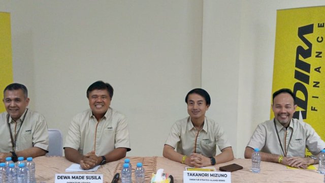 Pimpinan Adira Finance saat menghadiri Mini Media Ghatering Adira Finance di Makassar. (Dok. Gita/HN)