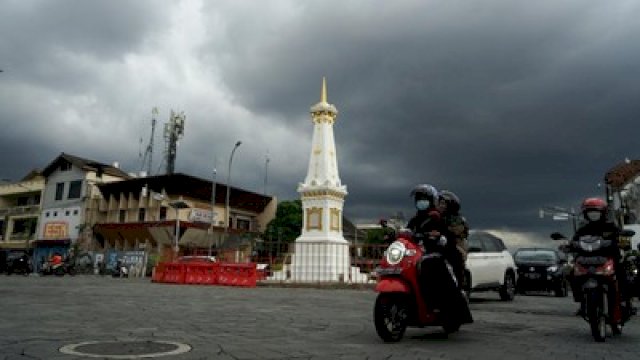 Ilustrasi BMKG mengeluarkan peringatan hujan lebat untuk 26 Oktober 2026. (Foto: Antara Foto/Andreas Fitri Atmoko)